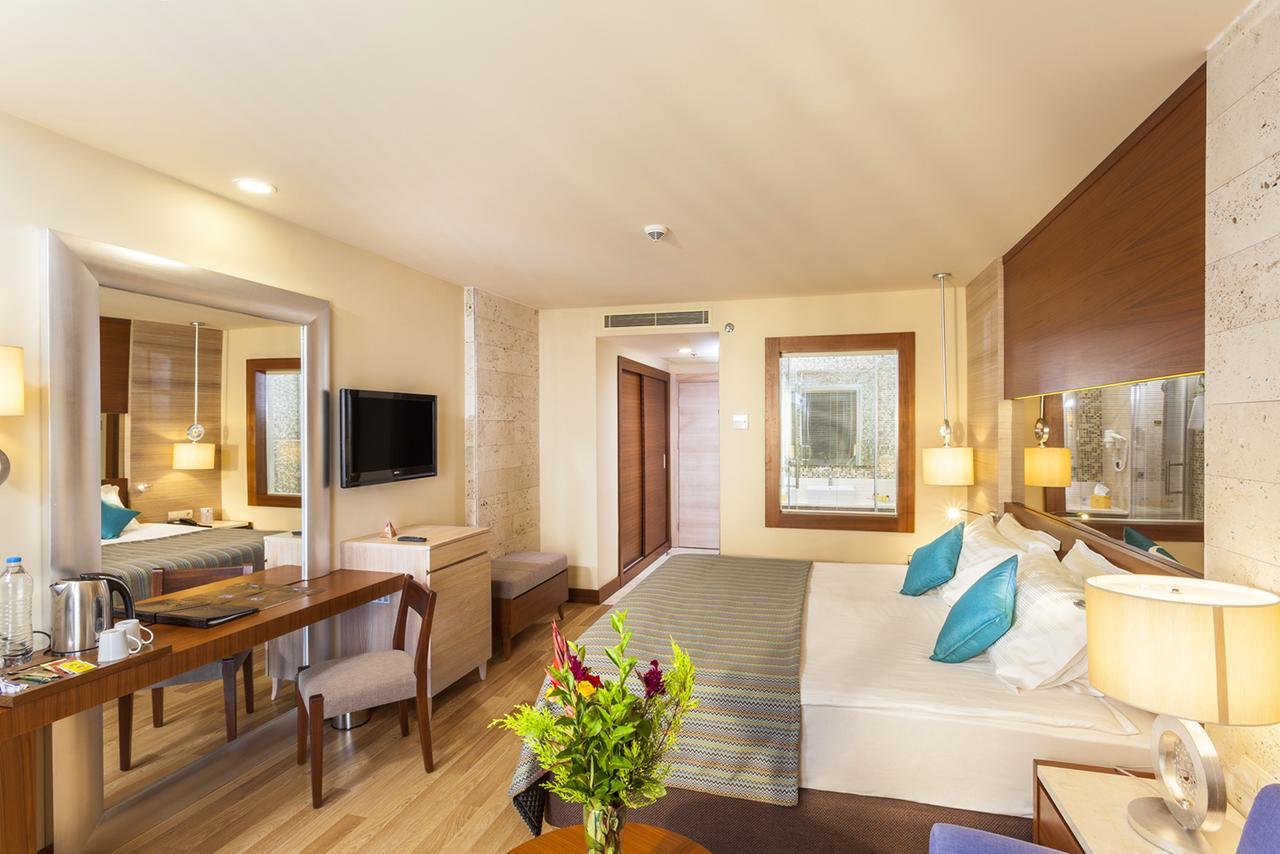 Otel Melas Lara